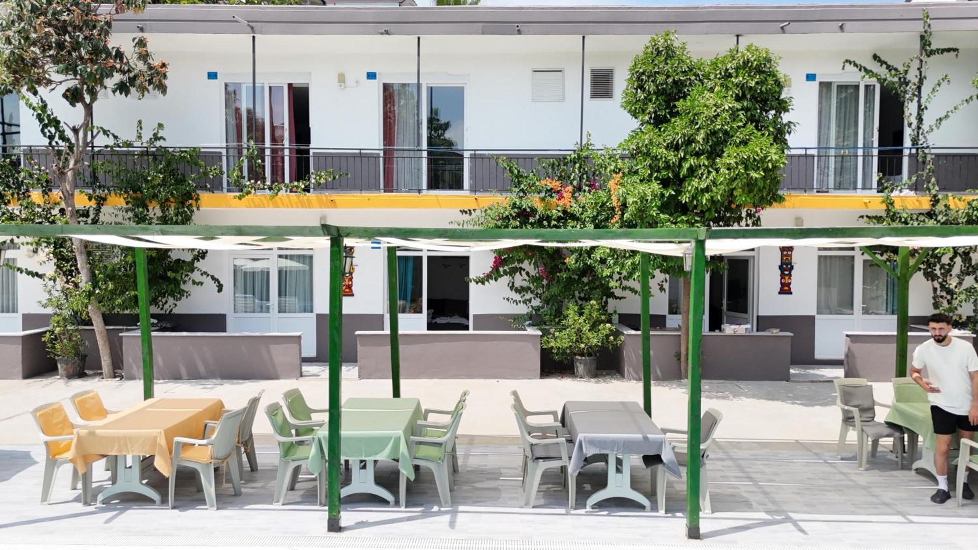 Hillside Apart Hotel Экстерьер фото