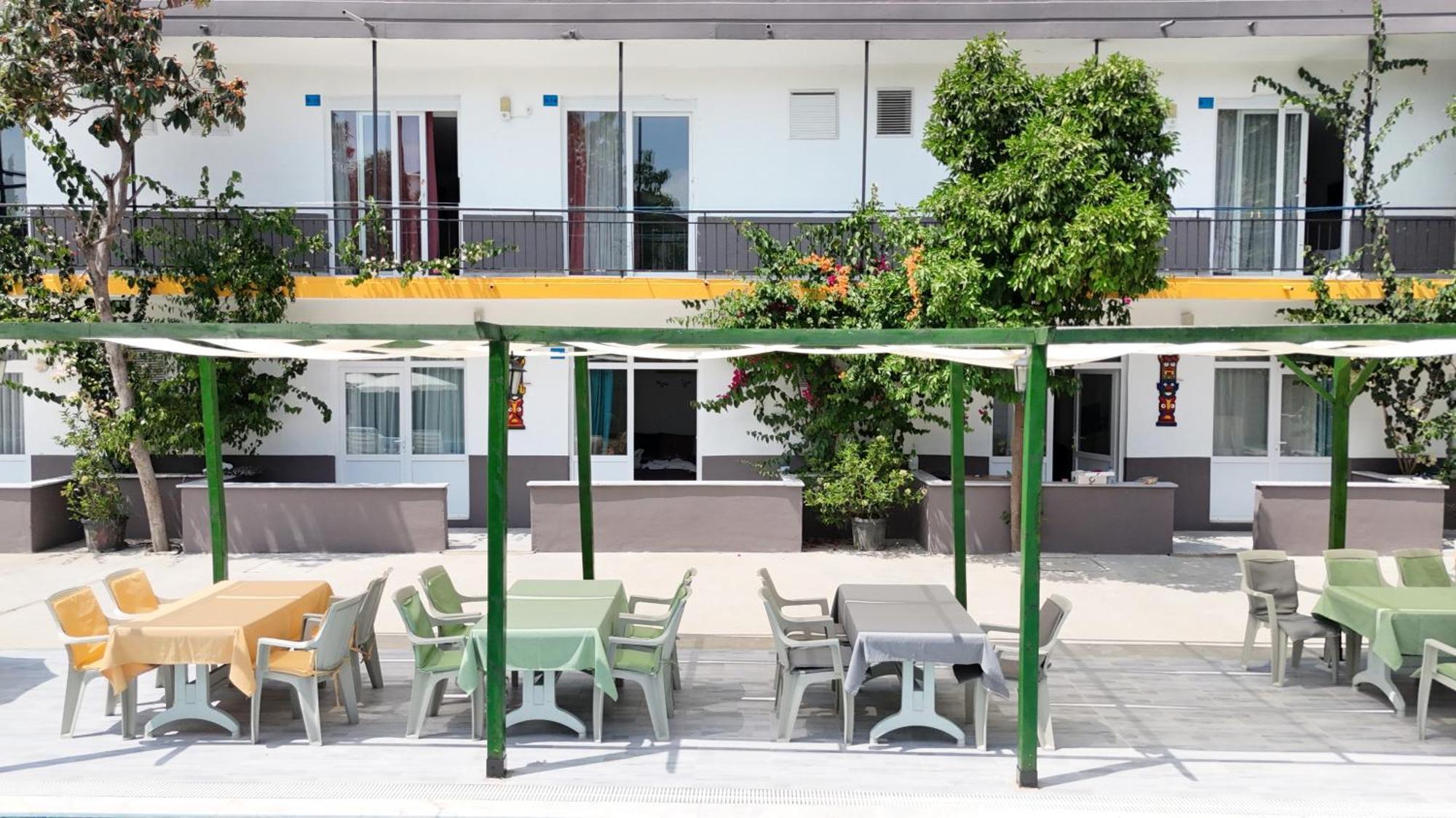 Hillside Apart Hotel Экстерьер фото